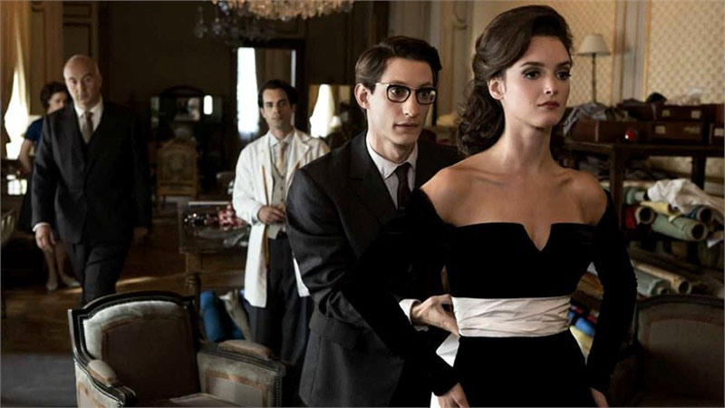 Pierre Niney e Charlotte Le Bon nel film Yves Saint Laurent di Jalil Lespert © Tibo & Anouchka - SquareOne/Universum