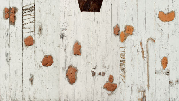 La stanza per le parole, 2011 terracotta, lamiera su tavola, 170 x 300 cm © Pier Daniele La Rocca 2019 - Foto Franco Zannini