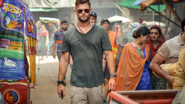 Tyler Rake (Extraction, 2020) Chris Hemsworth in una scena del film Netflix- Photo: Jasin Boland